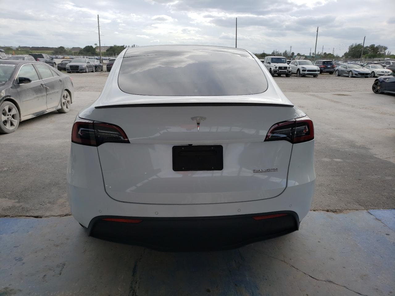 2022 Tesla Model Y VIN: 7SAYGDEF0NF513165 Lot: 91053705