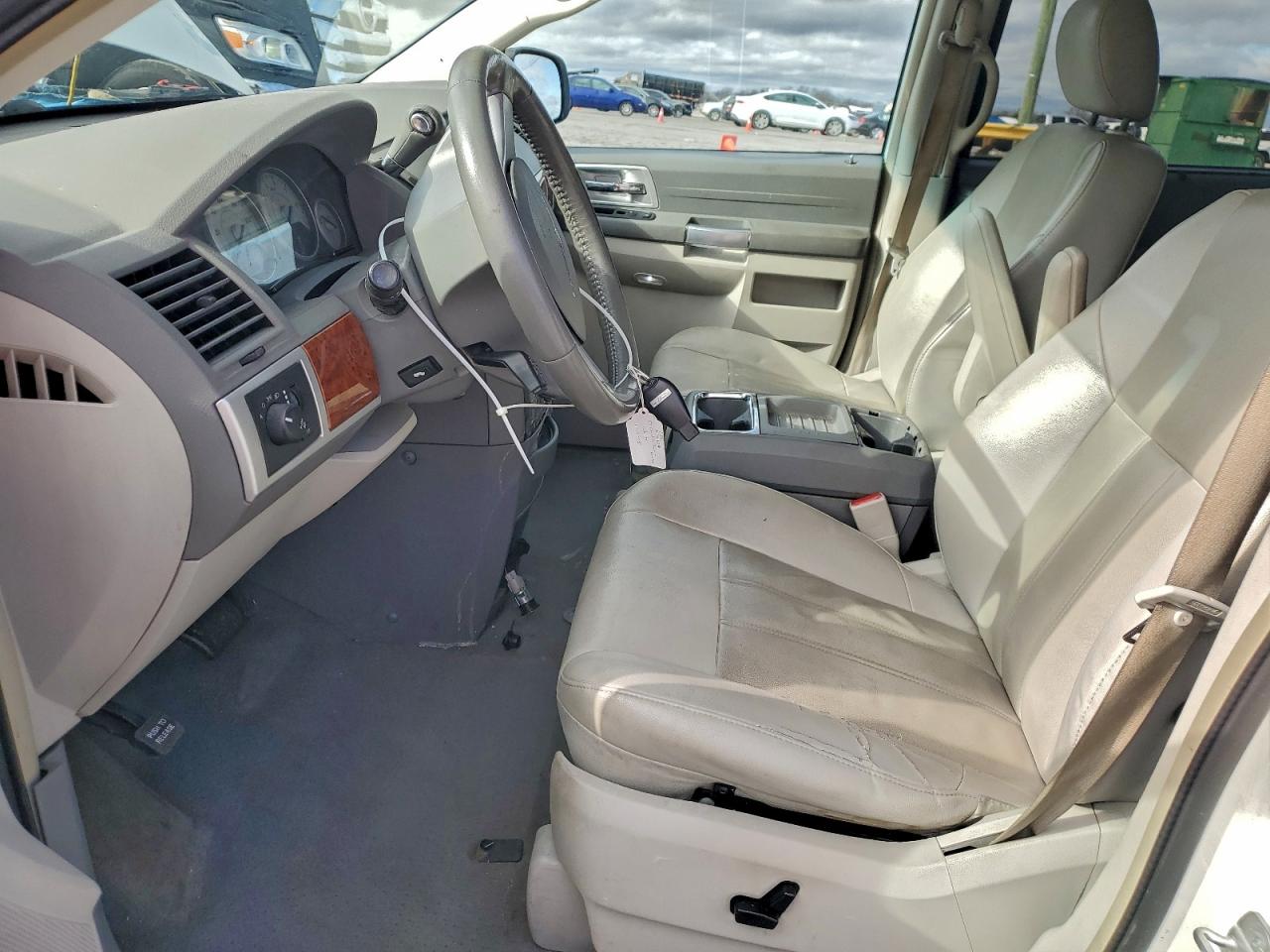 2008 Chrysler Town & Country Touring VIN: 2A8HR54P58R153108 Lot: 94550015