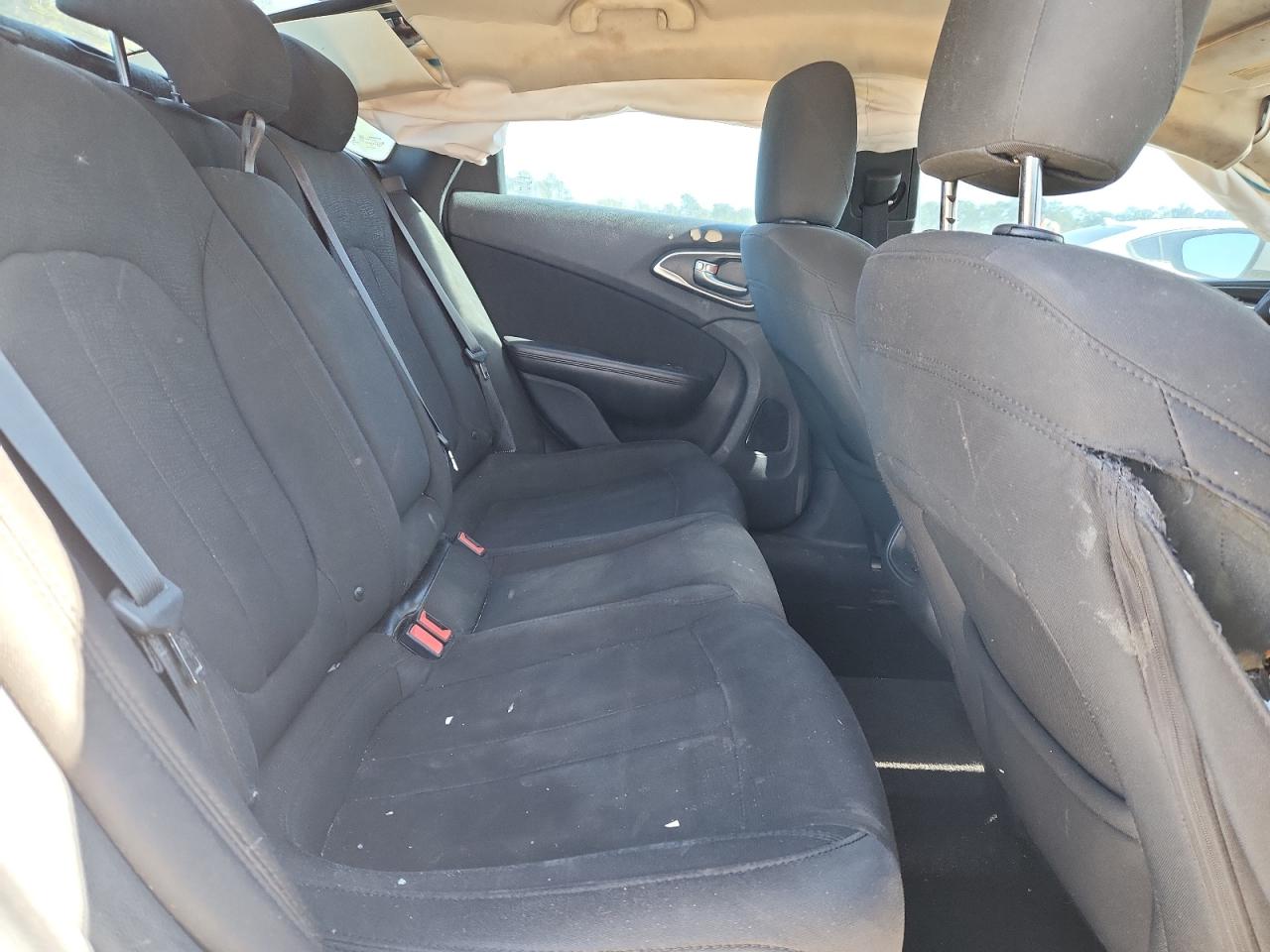 2015 Chrysler 200 Limited VIN: 1C3CCCAB1FN580641 Lot: 92525405