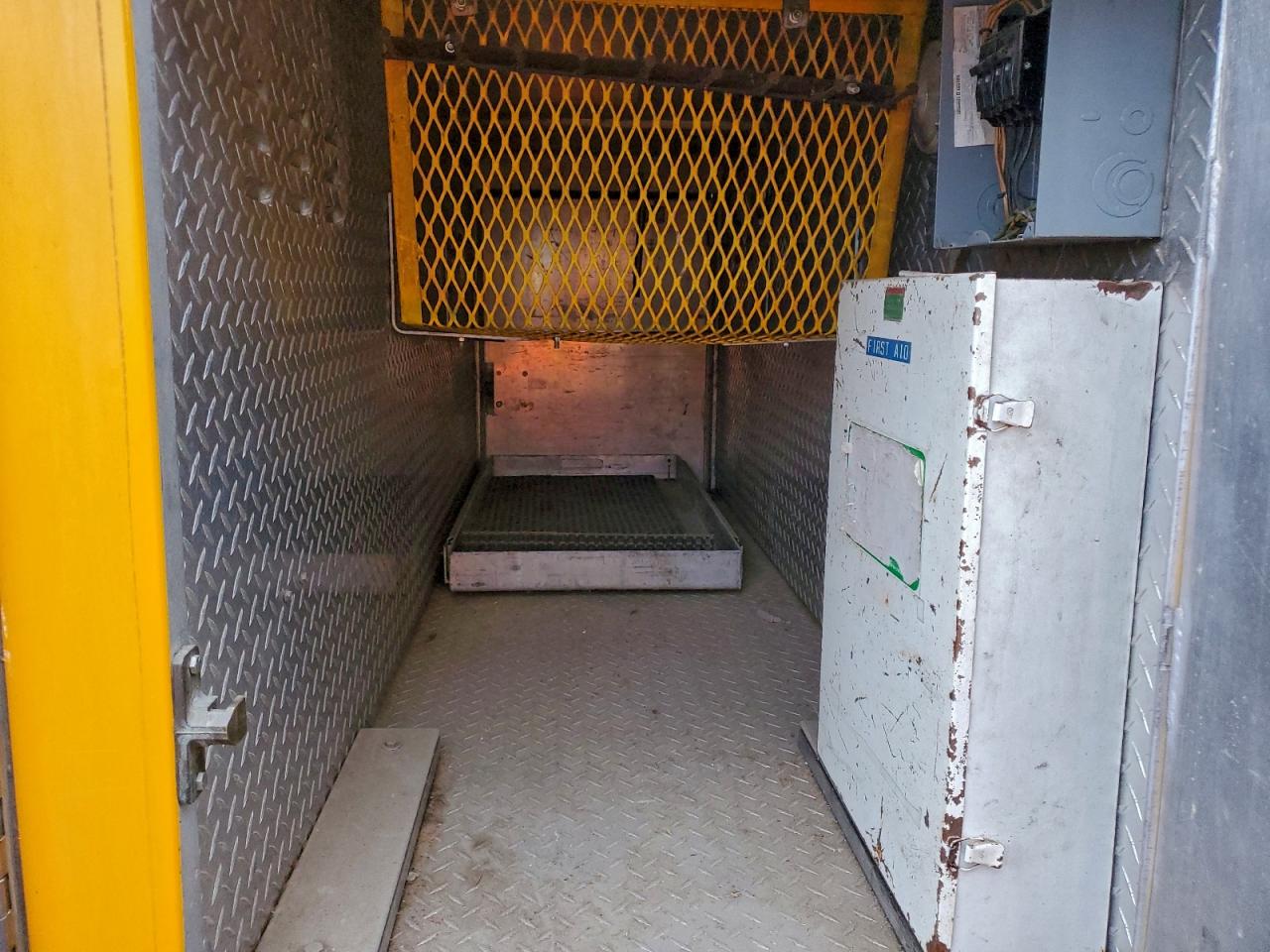 1986 Ford F-350 Cab & Chassis VIN: 1FDKF37L6GNA10369 Lot: 93813915