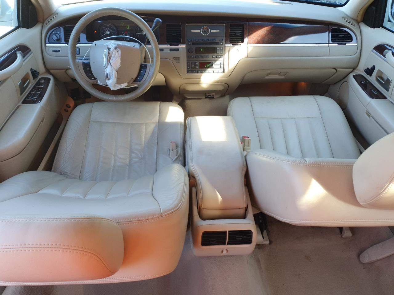 2006 Lincoln Town Car Signature VIN: 1LNHM81W56Y638064 Lot: 92654125