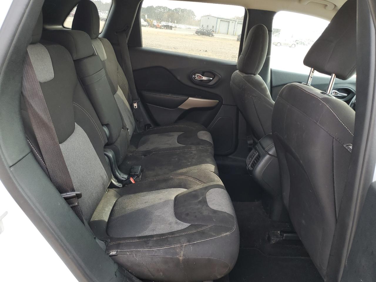 2018 Jeep Cherokee Latitude VIN: 1C4PJLCB0JD557219 Lot: 93528495