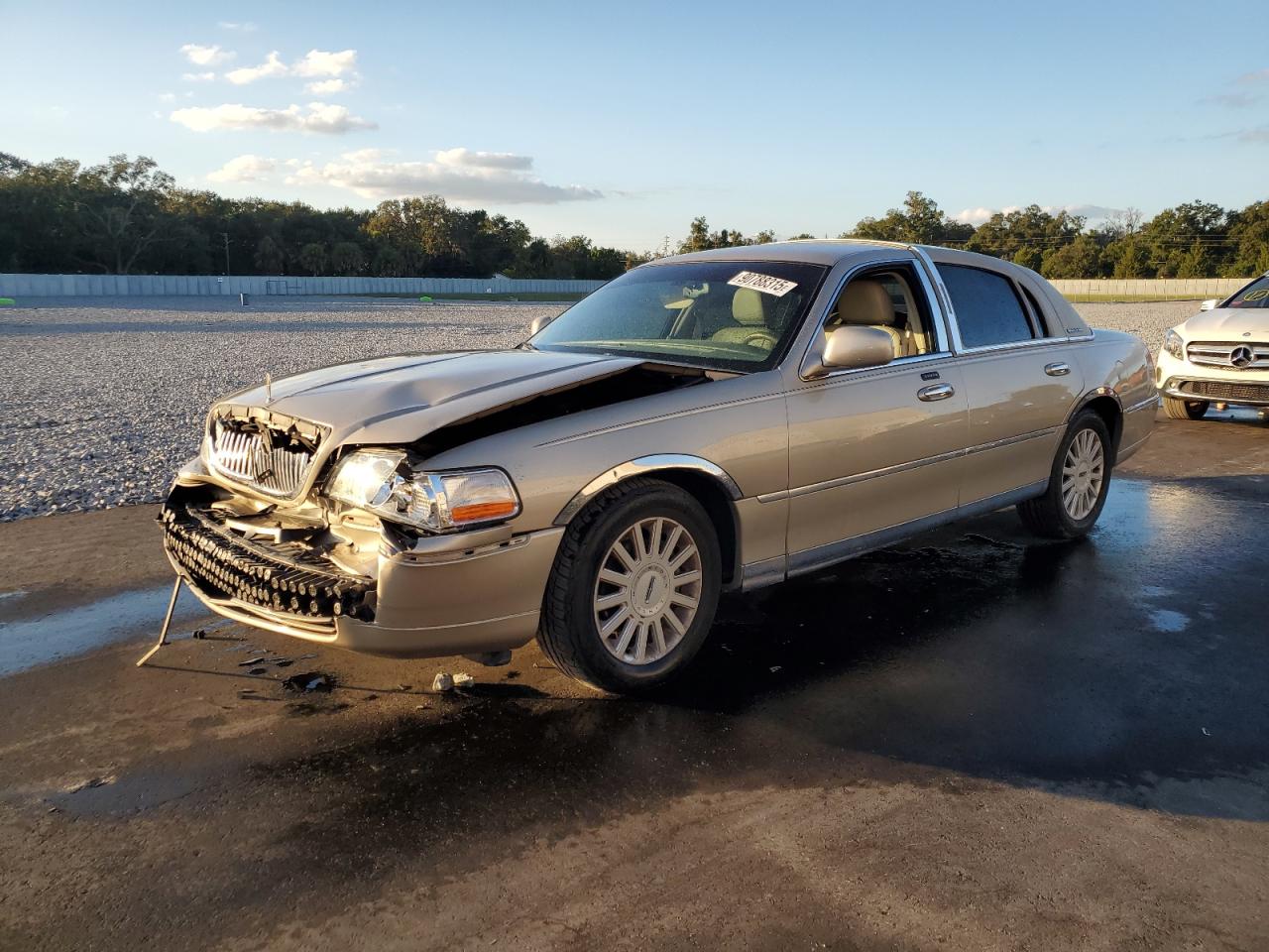 2005 Lincoln Town Car Signature