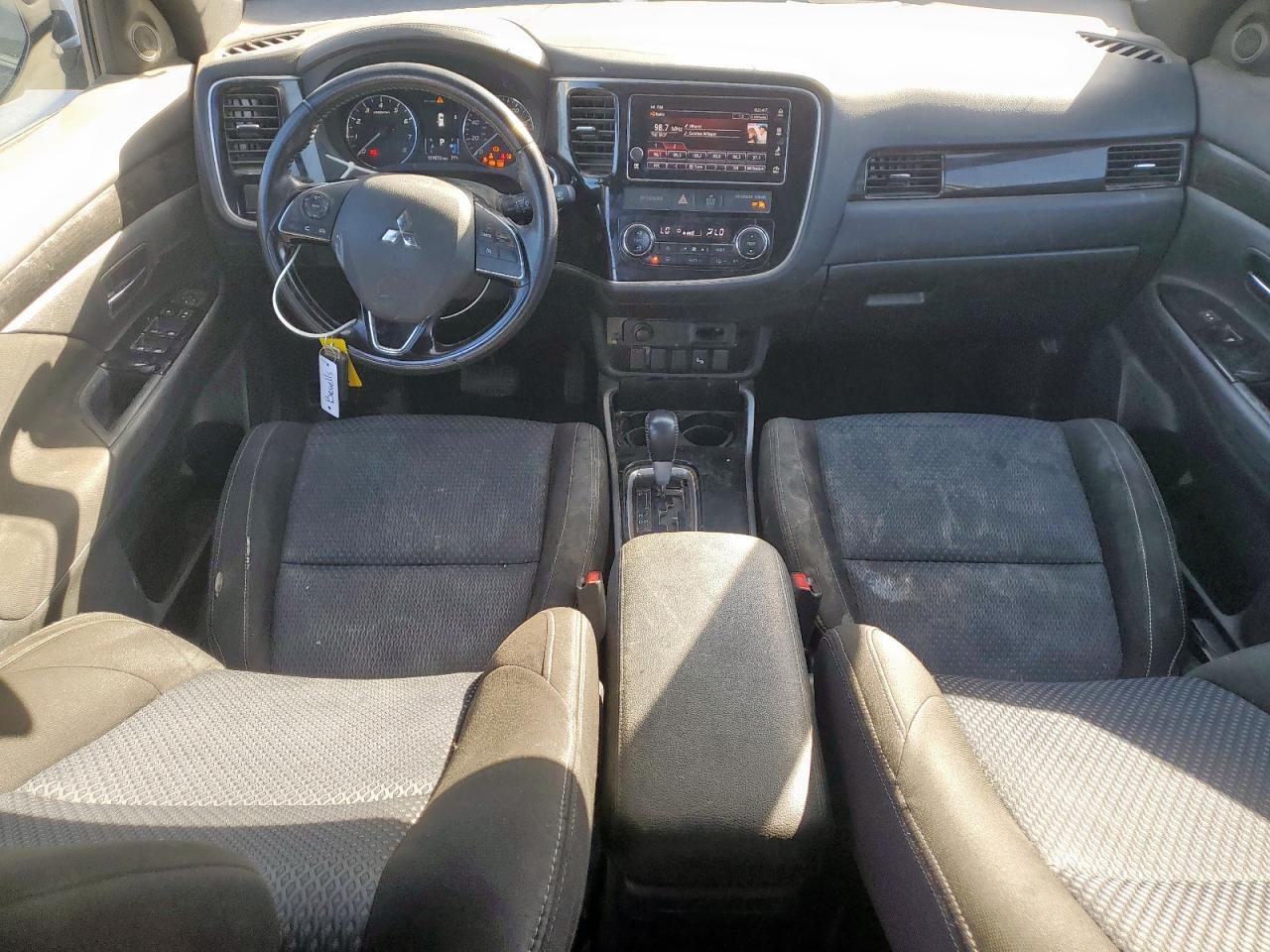 2018 Mitsubishi Outlander Se VIN: JA4AZ3A33JZ031173 Lot: 91719565