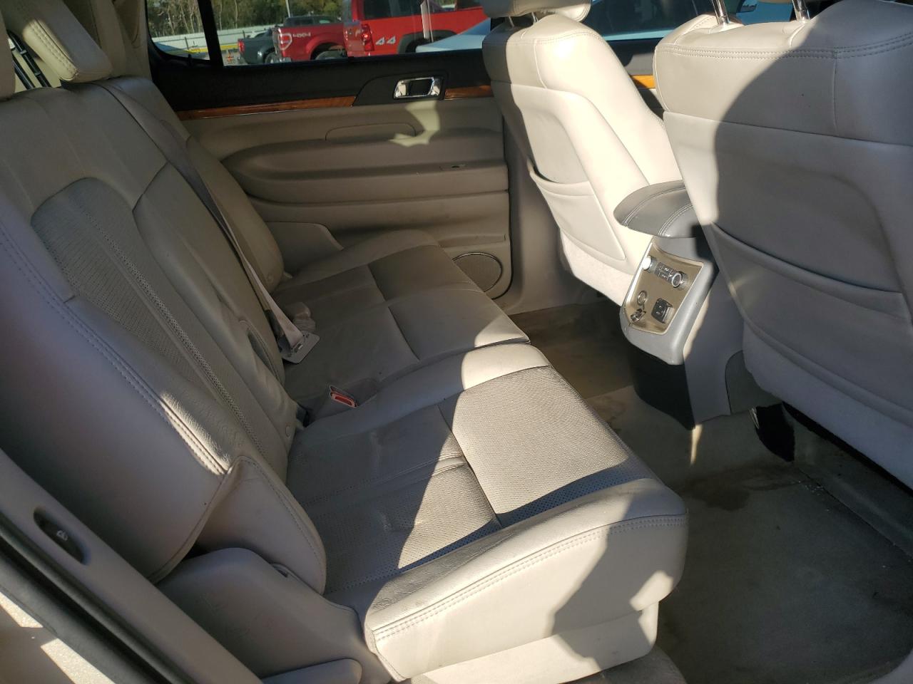 2010 Lincoln Mkt VIN: 2LMHJ5FR2ABJ16299 Lot: 92427855