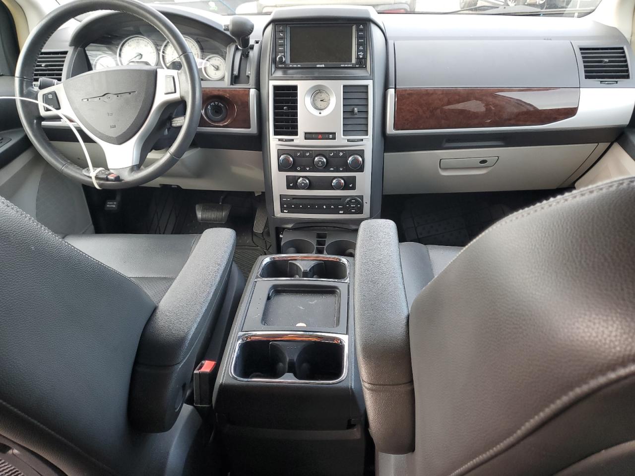 2010 Chrysler Town & Country Touring Plus VIN: 2A4RR8D17AR415803 Lot: 92687255