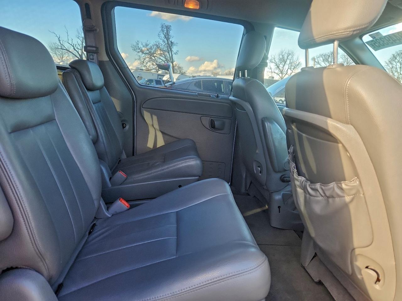 2005 Chrysler Town & Country Touring VIN: 2C4GP54L15R208252 Lot: 93449335