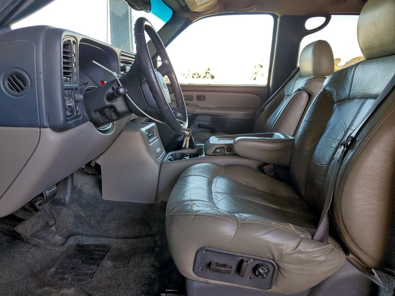 2002 Chevrolet Tahoe K1500 VIN: 1GNEK13T52J230634 Lot: 94095905