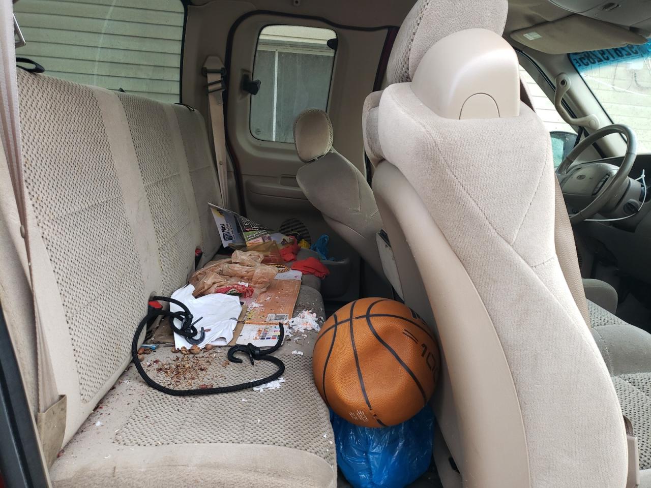 2002 Ford F150 VIN: 1FTRX18W22NA33556 Lot: 92819285