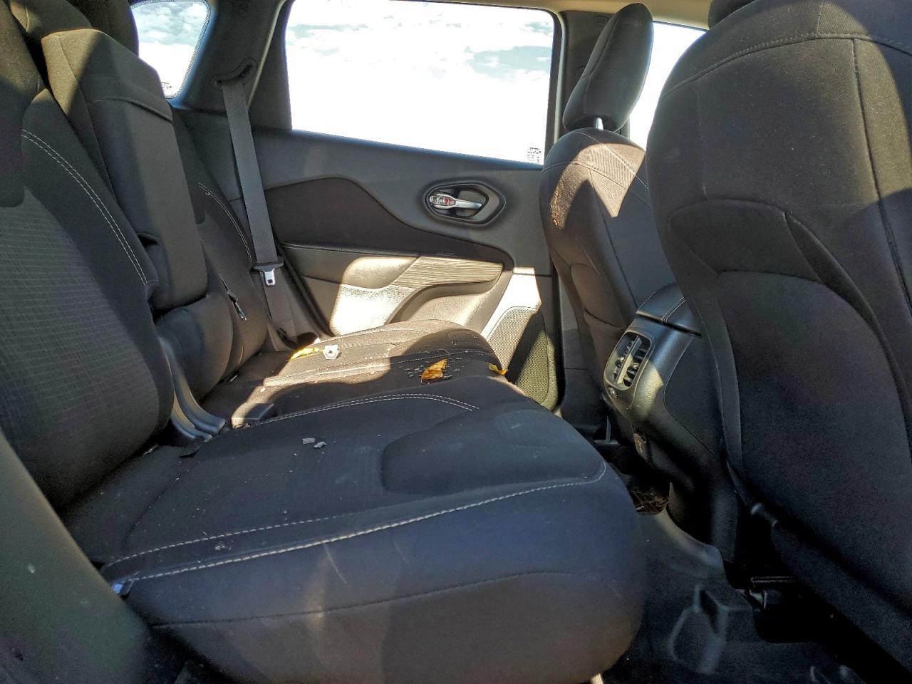 2016 Jeep Cherokee Latitude VIN: 1C4PJMCS3GW146884 Lot: 92787275