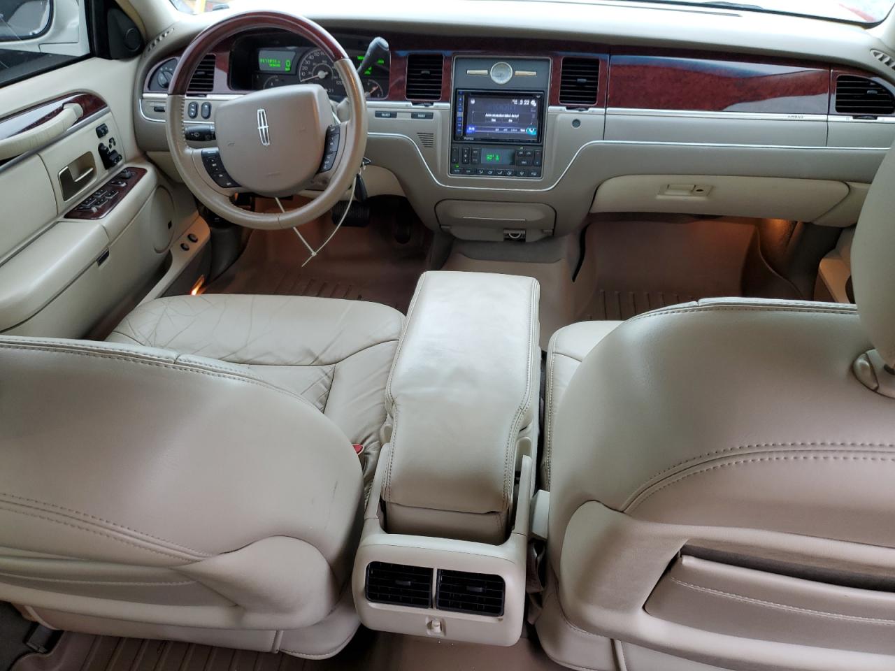 2005 Lincoln Town Car Signature Limited VIN: 1LNHM82W05Y627941 Lot: 91722155