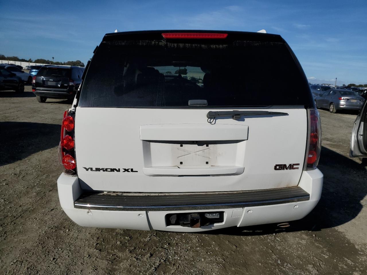 2014 GMC Yukon Xl Denali VIN: 1GKS2MEF1ER140038 Lot: 91318595