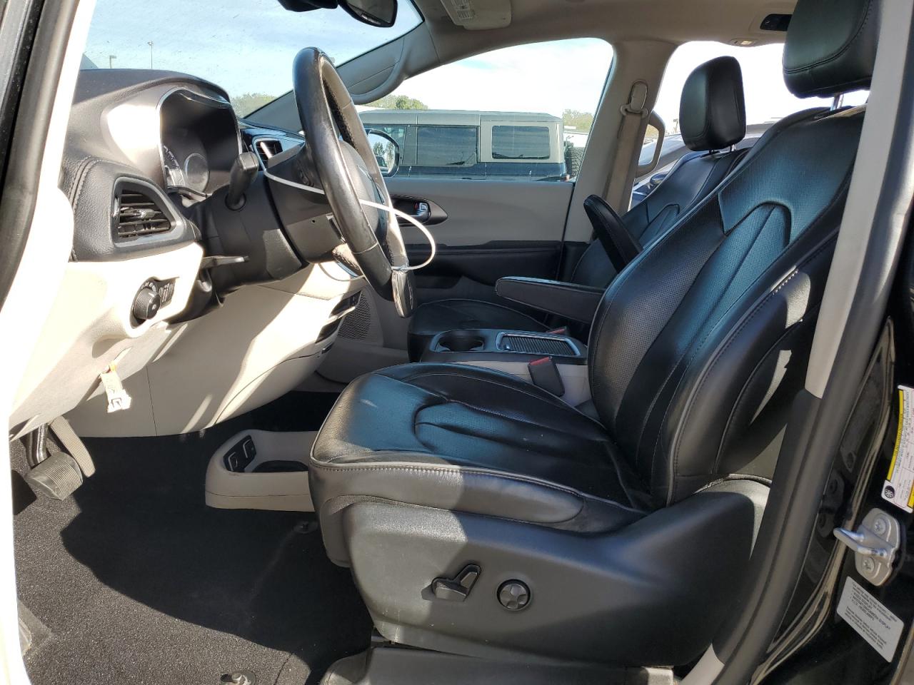 2017 Chrysler Pacifica Limited VIN: 2C4RC1GG1HR804350 Lot: 92248025