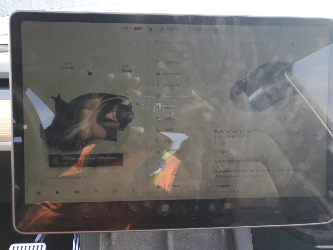 2024 Tesla Model Y VIN: 7SAYGDEE3RA284782 Lot: 93117255