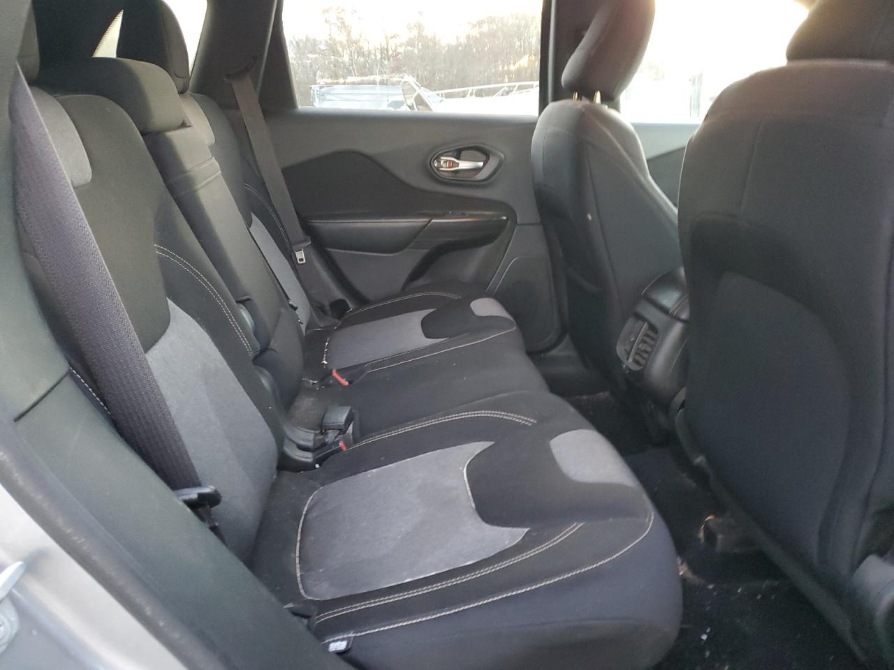 2014 Jeep Cherokee Latitude VIN: 1C4PJMCB3EW171863 Lot: 92615945