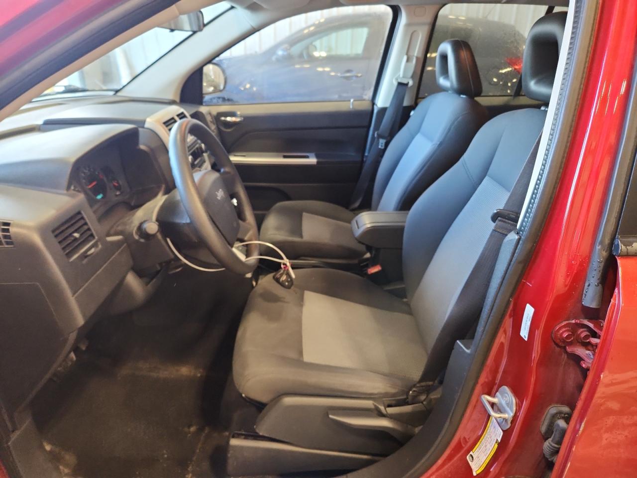 2008 Jeep Compass Sport VIN: 1J8FT47W28D705415 Lot: 90346925