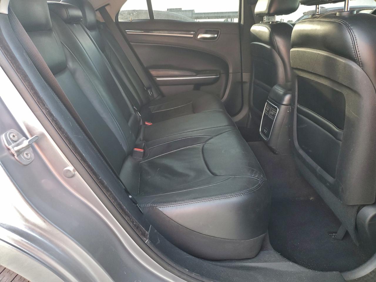 2016 Chrysler 300 Limited VIN: 2C3CCAAG2GH135044 Lot: 93819115