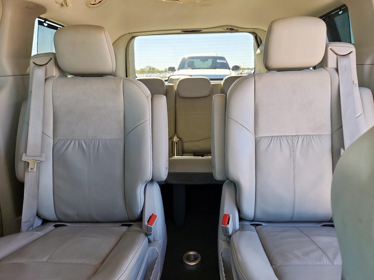 2008 Chrysler Town & Country Limited VIN: 2A8HR64X98R728641 Lot: 91303925