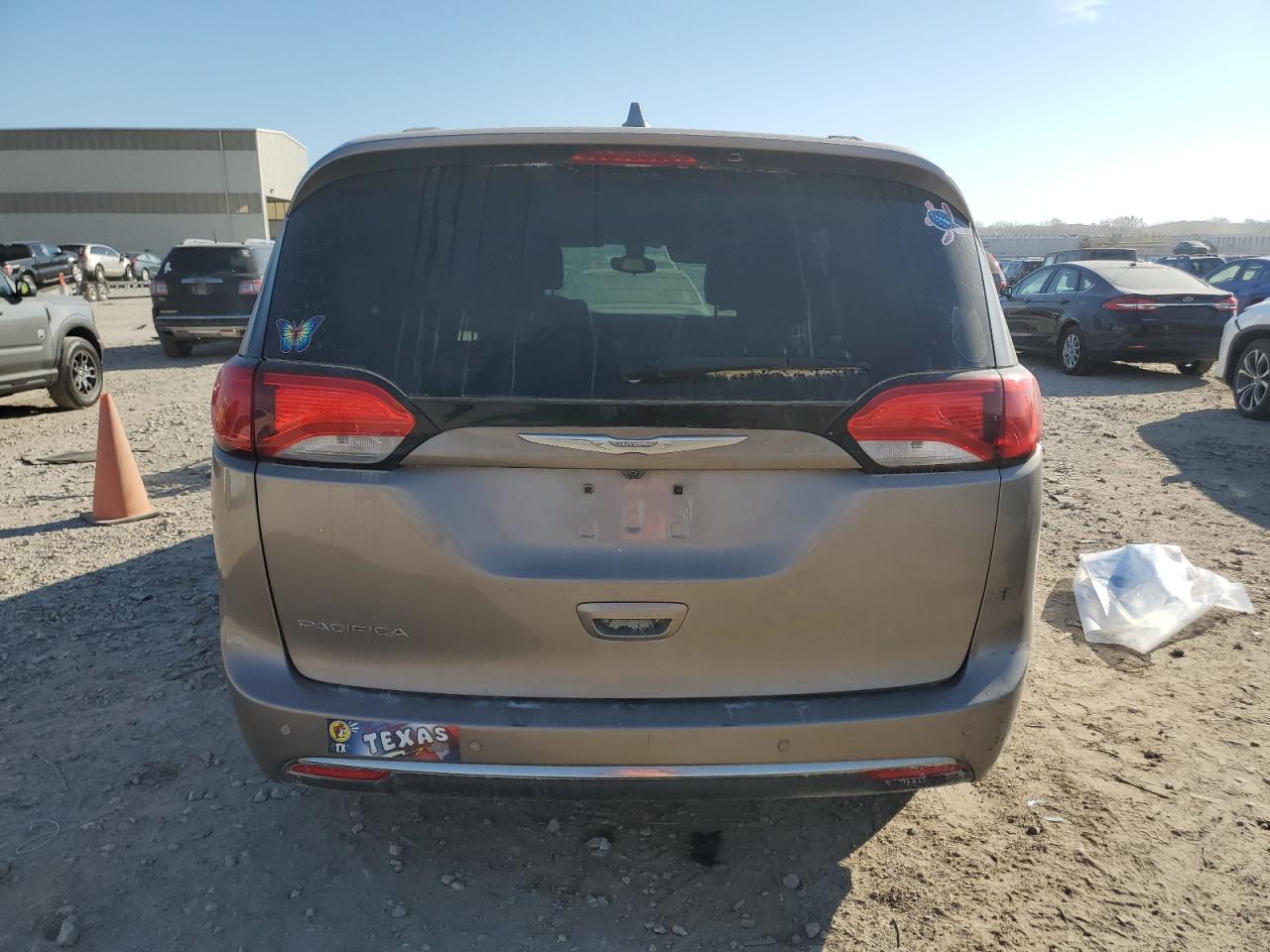 2017 Chrysler Pacifica Touring L VIN: 2C4RC1BGXHR534798 Lot: 90858495