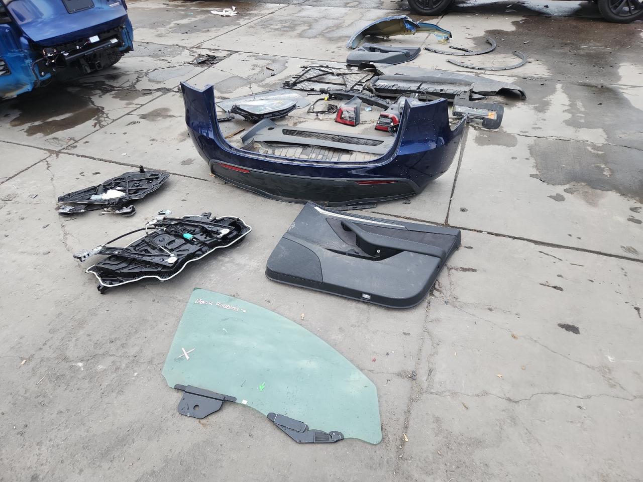 2022 Tesla Model Y VIN: 7SAYGDEF5NF552656 Lot: 93774235