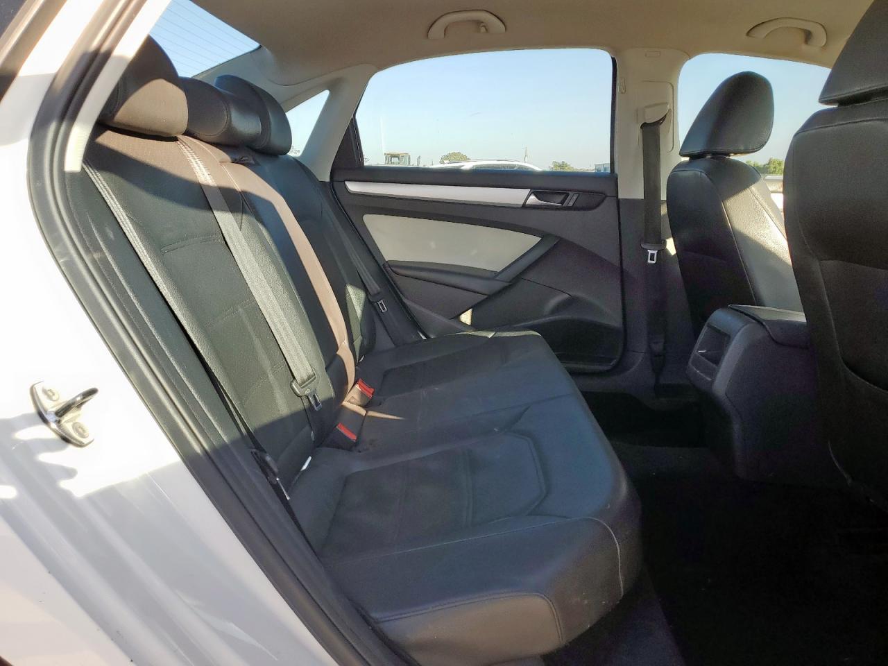 2012 Volkswagen Passat Se VIN: 1VWBP7A33CC107775 Lot: 92017545