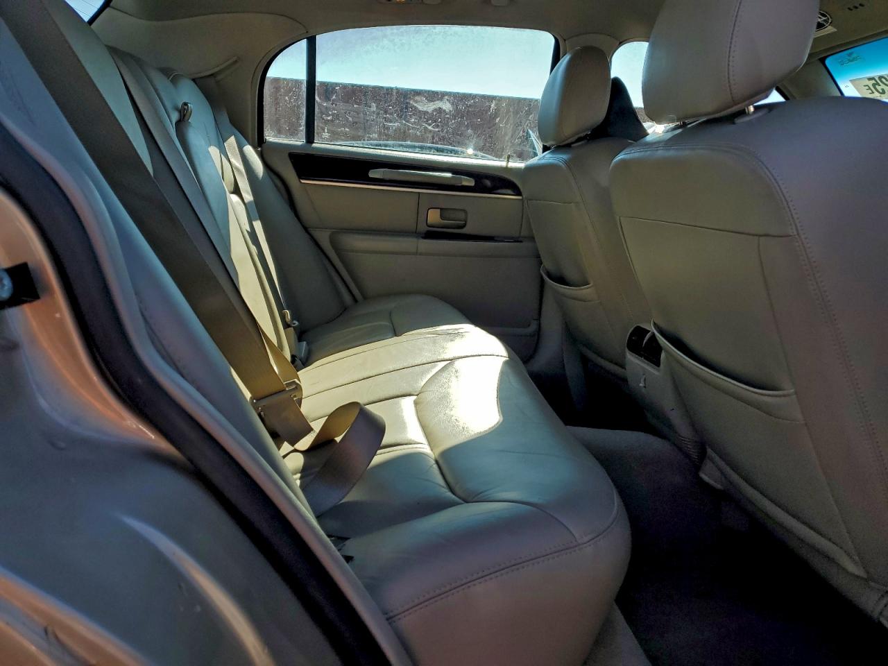 2006 Lincoln Town Car Signature Limited VIN: 1LNHM82V16Y613216 Lot: 93319525