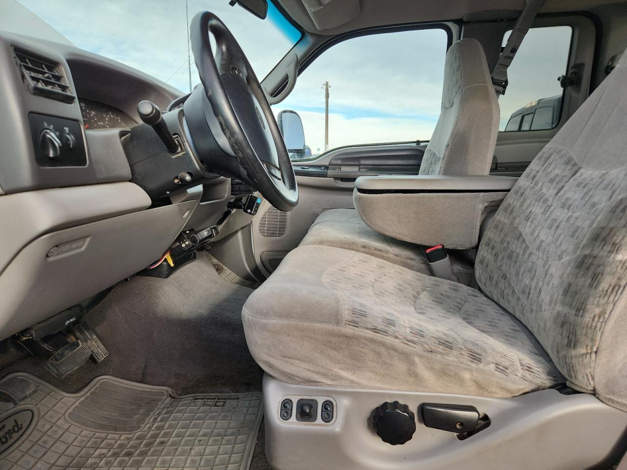 1999 Ford F250 Super Duty VIN: 1FTNX21S3XEE33516 Lot: 91087335