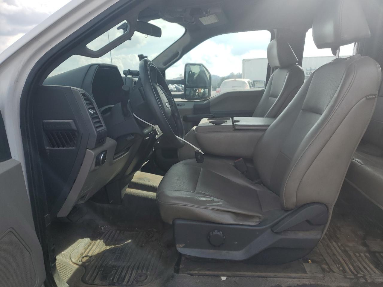 2022 Ford F350 Super Duty Flatbed Truck VIN: 1FD8X3GT5NED72181 Lot: 92091465