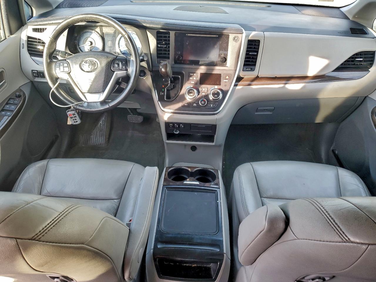 2016 Toyota Sienna Xle VIN: 5TDYK3DC7GS736881 Lot: 93614455