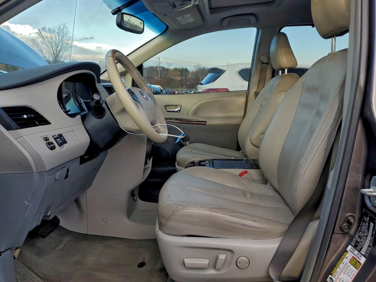 2013 Toyota Sienna Xle VIN: 5TDYK3DC8DS354225 Lot: 93317965