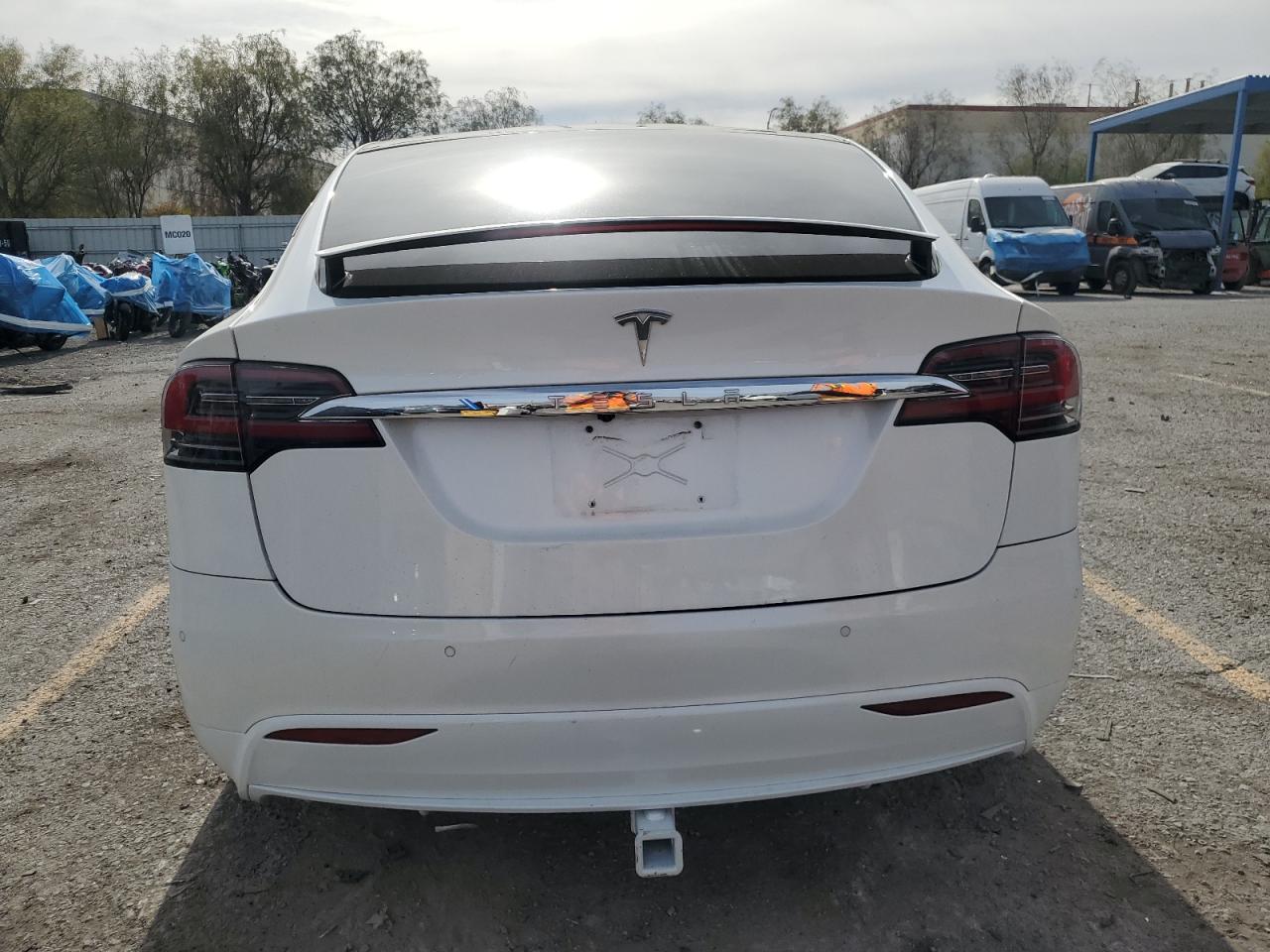 2016 Tesla Model X VIN: 5YJXCBE27GF027266 Lot: 92024655