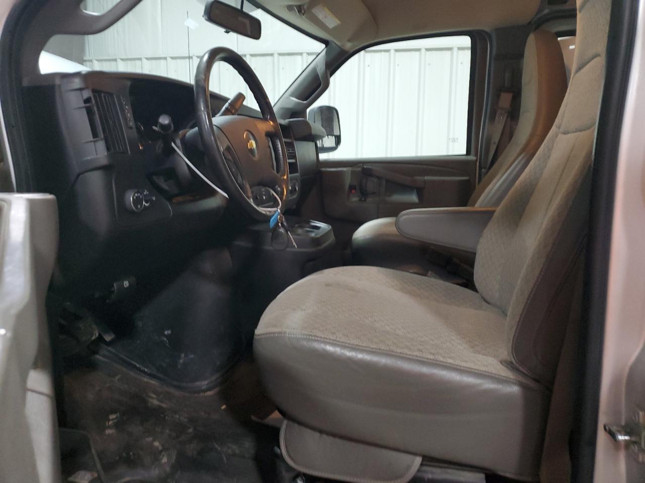 2020 Chevrolet Express G2500 VIN: 1GCWGBFG9L1263267 Lot: 92263195