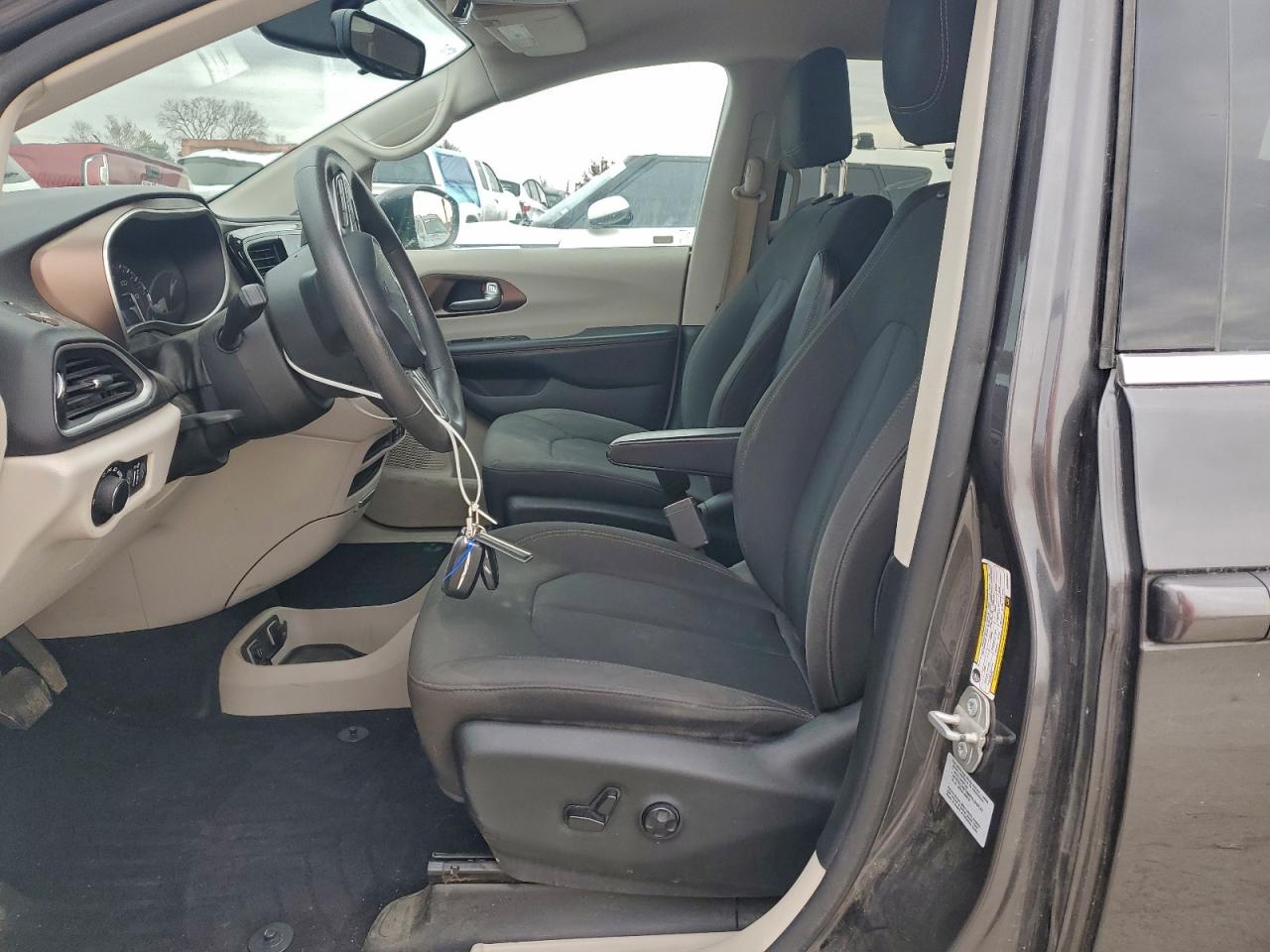 2017 Chrysler Pacifica Touring VIN: 2C4RC1DG8HR506947 Lot: 94234245