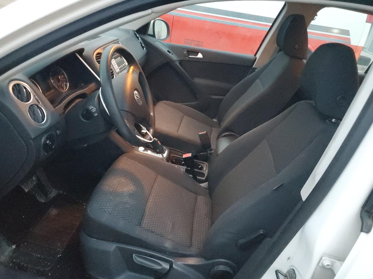 2010 Volkswagen Tiguan S VIN: WVGAV7AX6AW520790 Lot: 93740975