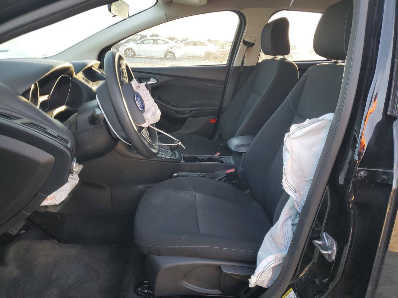 2018 Ford Focus Se VIN: 1FADP3F21JL224083 Lot: 92325895