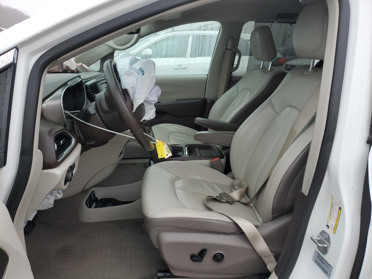 2017 Chrysler Pacifica Touring L VIN: 2C4RC1BG6HR702727 Lot: 92907825