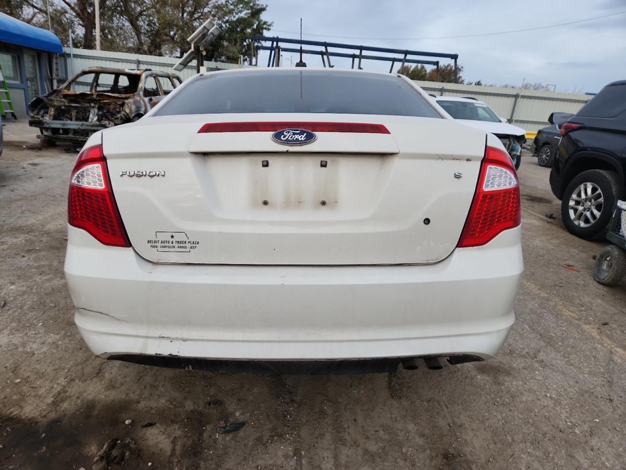 2010 Ford Fusion S VIN: 3FAHP0GA1AR327561 Lot: 92155425