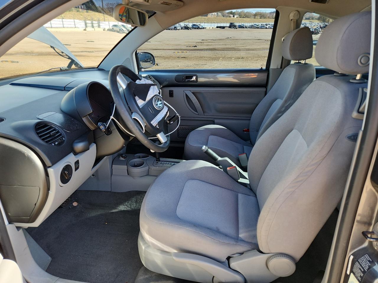 2004 Volkswagen New Beetle Gl VIN: 3VWBK31C24M404740 Lot: 92530925