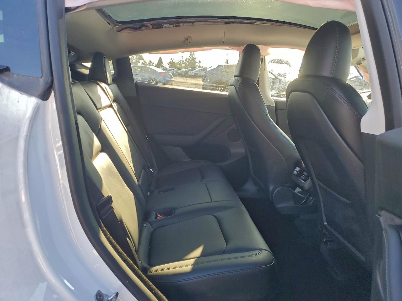 2023 Tesla Model Y VIN: 7SAYGDEF7PF743806 Lot: 94172305