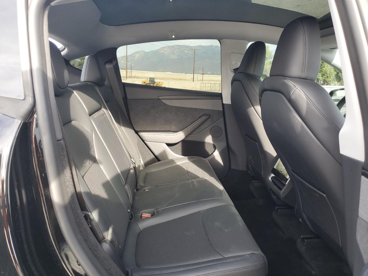 2026 Tesla Model Y VIN: 7SAYGDED7TF413298 Lot: 91472705