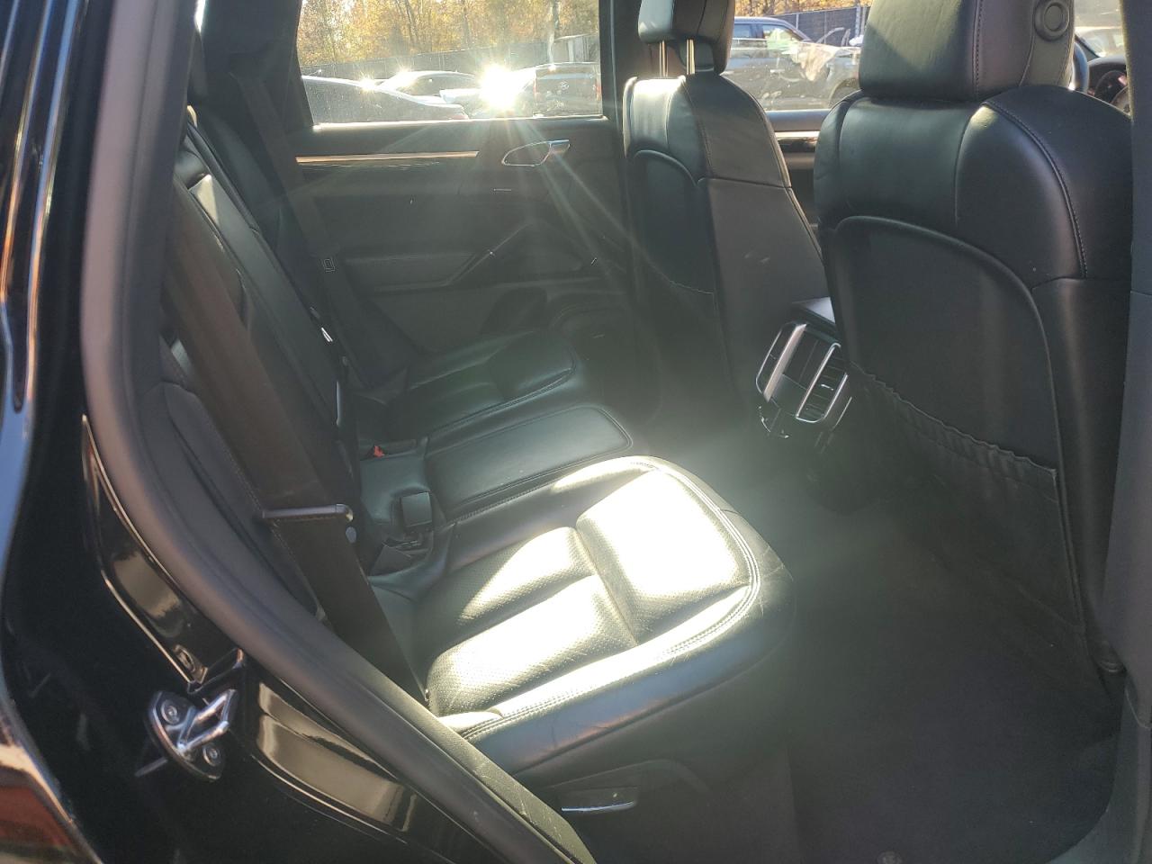 2017 Porsche Cayenne Se Hybrid Platinum VIN: WP1AE2A24HLA71664 Lot: 91930935