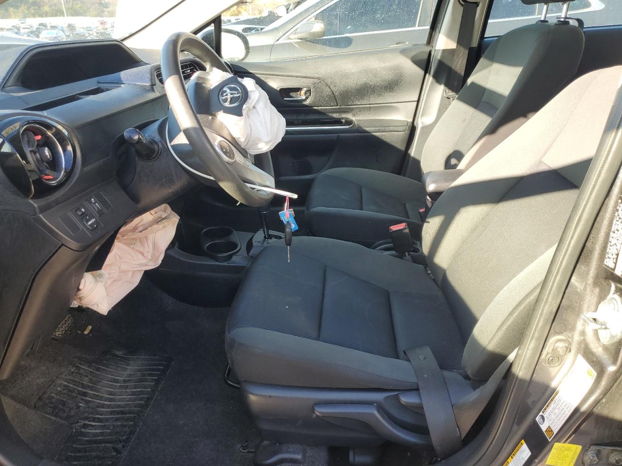 2015 Toyota Prius C VIN: JTDKDTB37F1579285 Lot: 92477975