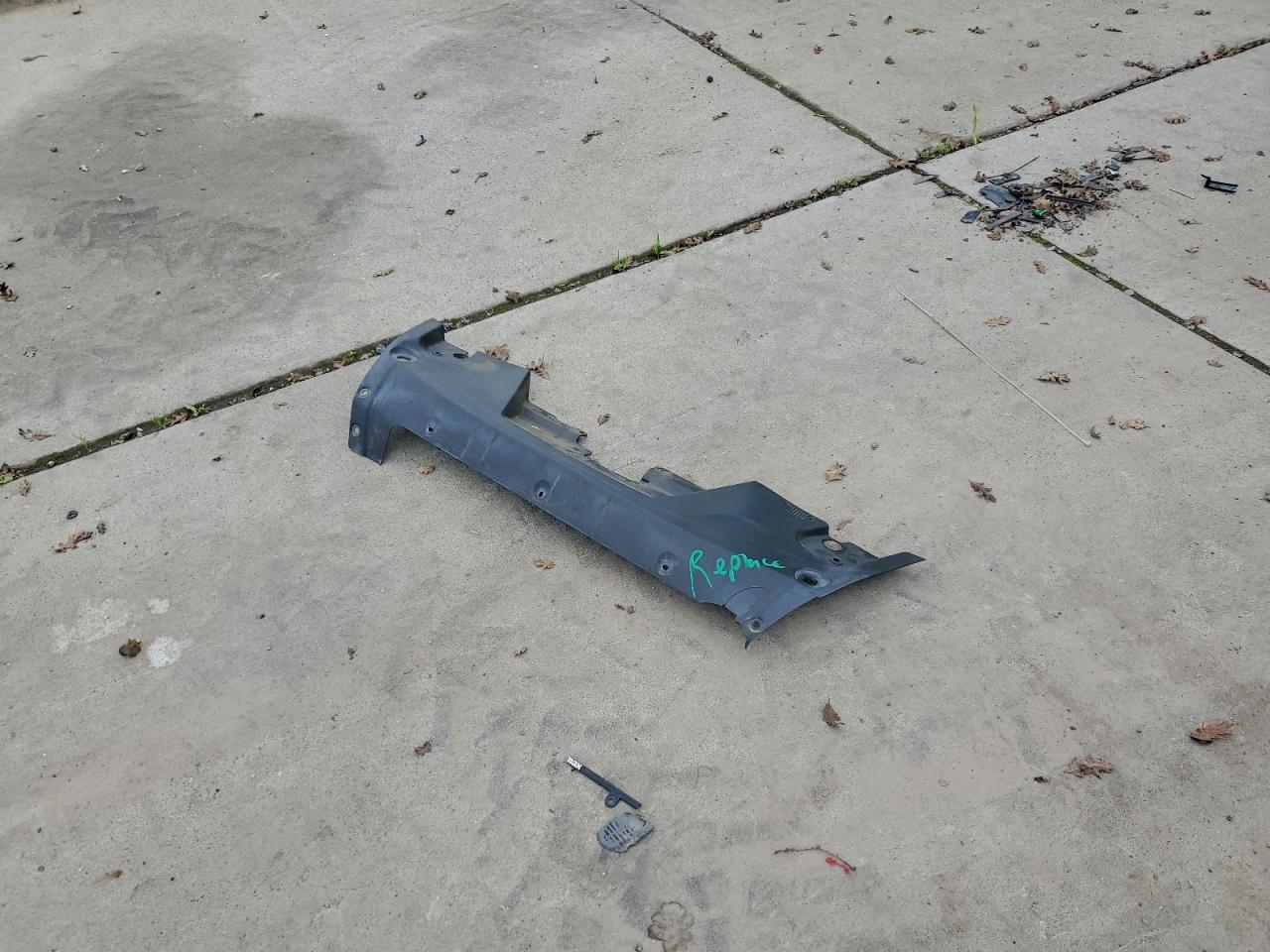 2015 Jeep Cherokee Latitude VIN: 1C4PJMCS2FW725153 Lot: 94270565