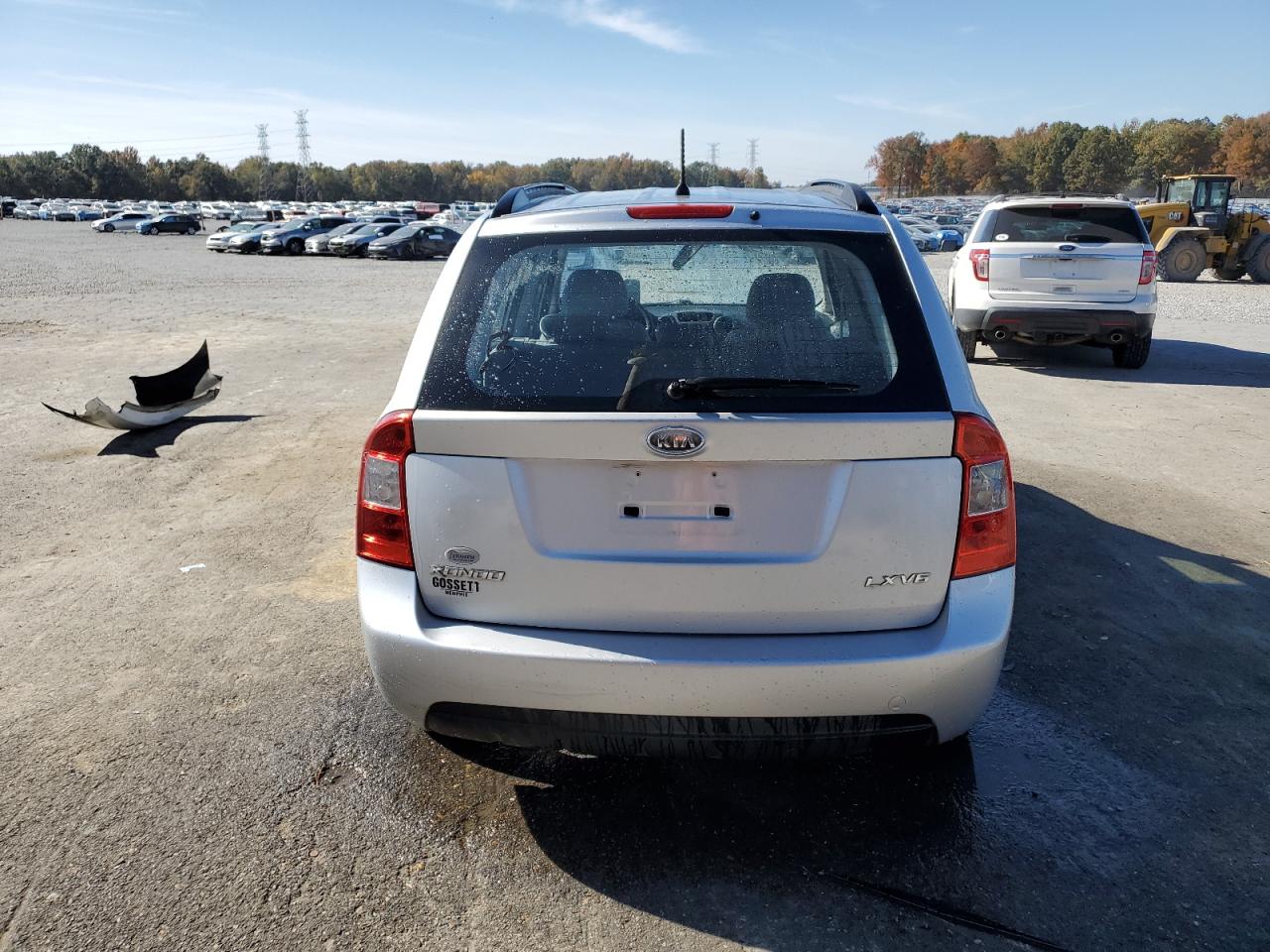 2008 Kia Rondo Lx VIN: KNAFG526487138774 Lot: 92442185