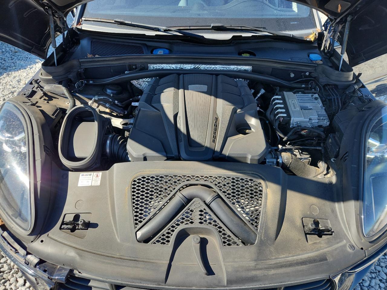 2020 Porsche Macan Turbo VIN: WP1AF2A54LLB60621 Lot: 90726485