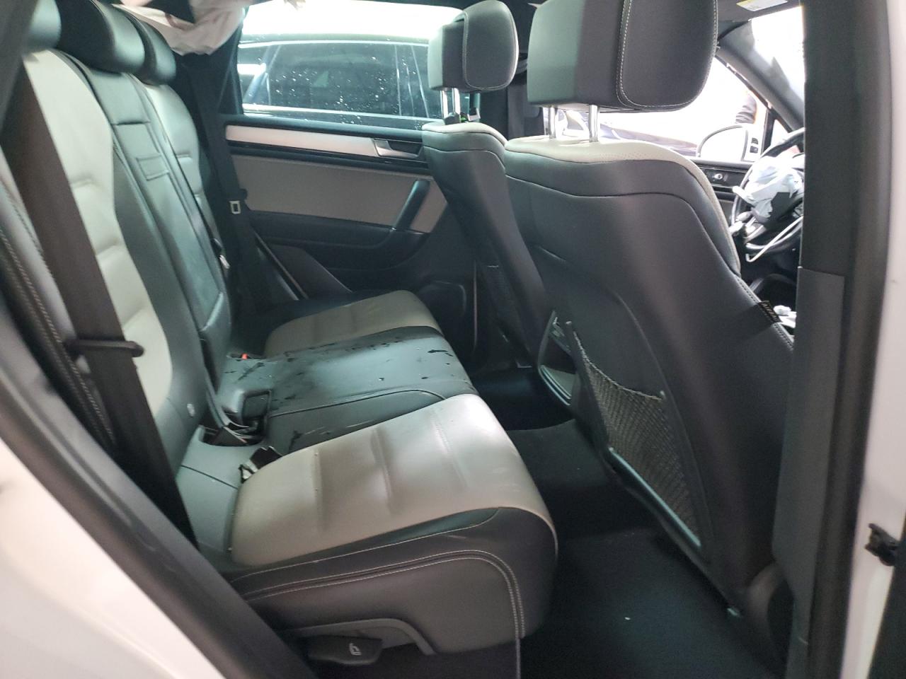 2017 Volkswagen Touareg Wolfsburg VIN: WVGRF7BP8HD005519 Lot: 92195885