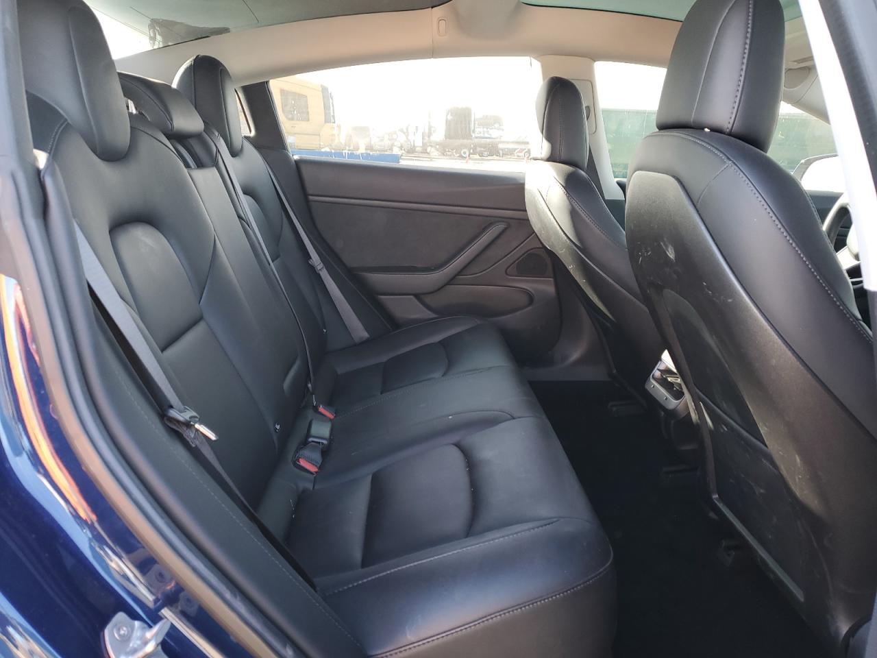 2018 Tesla Model 3 VIN: 5YJ3E1EAXJF042488 Lot: 92052885