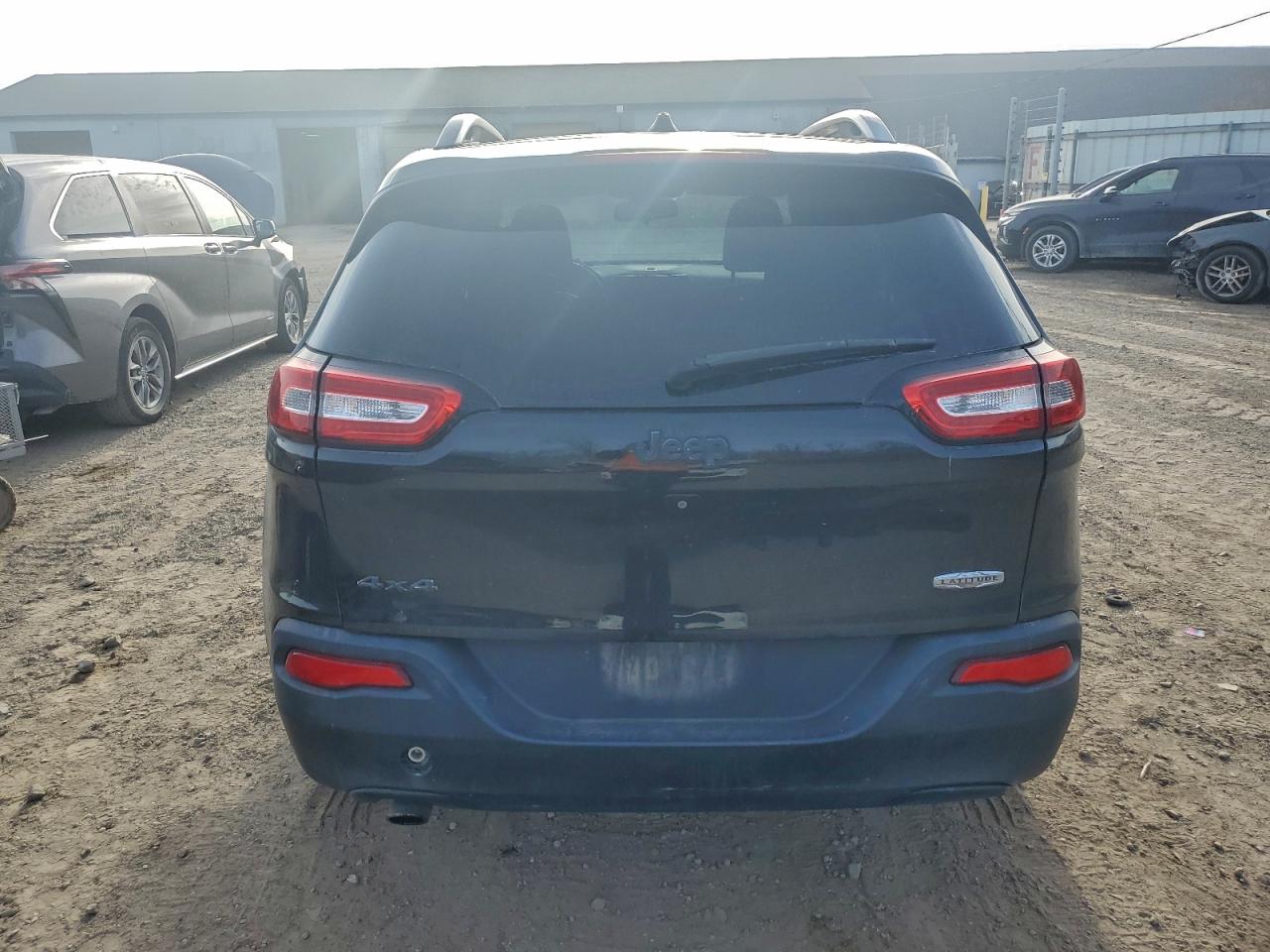 2016 Jeep Cherokee Latitude VIN: 1C4PJMCB8GW182022 Lot: 92857765