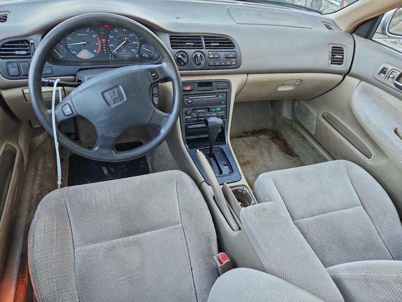 1996 Honda Accord Lx VIN: 1HGCD5637TA061393 Lot: 92816095