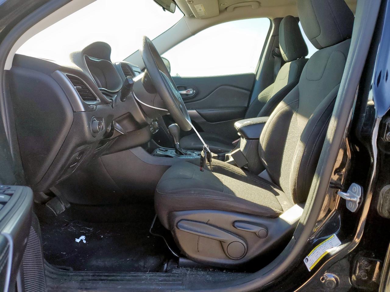 2019 Jeep Cherokee Latitude VIN: 1C4PJLCB8KD466376 Lot: 90303165